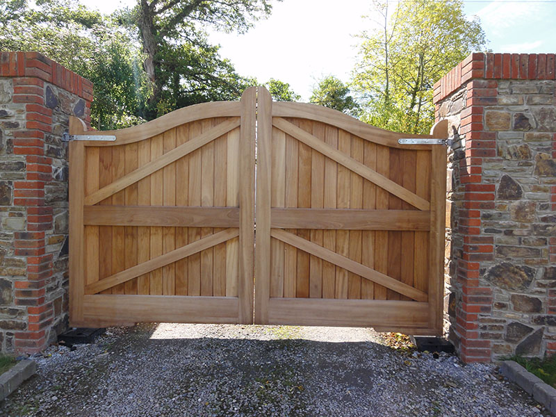 Wooden-gates-ballingearyjoinery.ie2.JPG