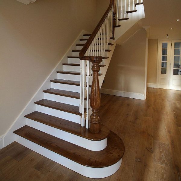 colonial style newel on an oak stairs