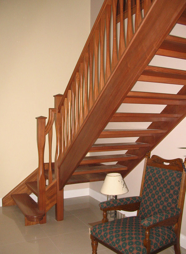 Mahogany-stairs-ballingearyjoinery.ie5.JPG-1.jpg
