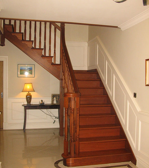 Mahogany-stairs-ballingearyjoinery.ie6.JPG