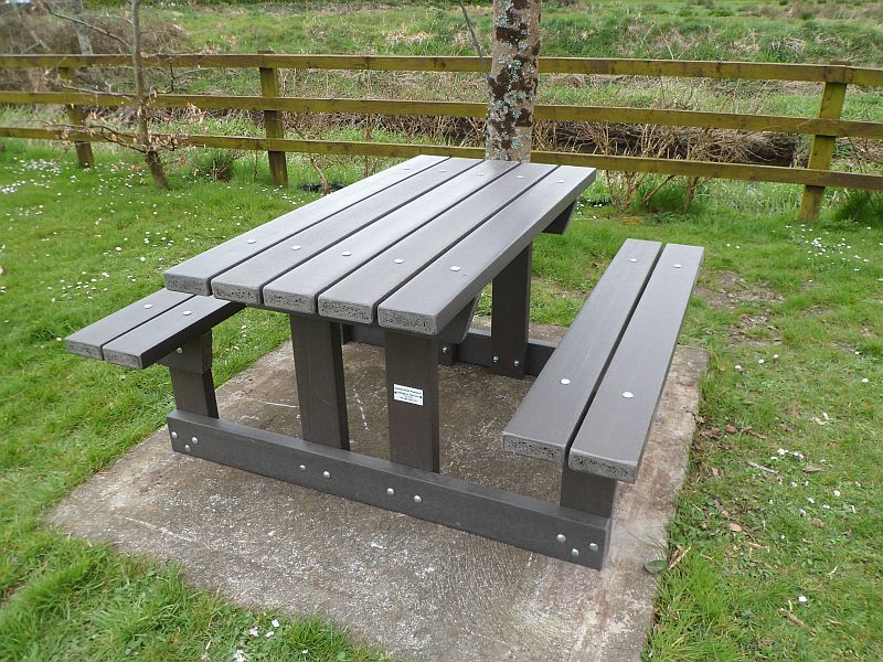 Picnic Bench 102