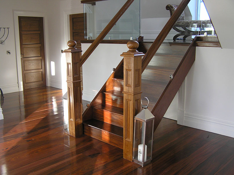 Walnut-stairs-ballingearyjoinery.ie3.JPG