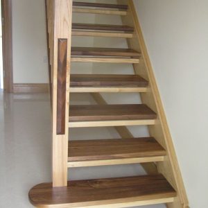 Ashwalnut-stairs-ballingearyjoinery.ie16.JPG