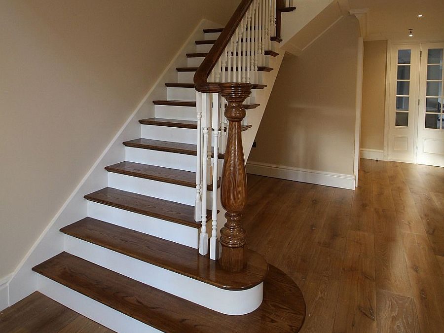 colonial style newel on an oak stairs