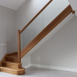 oak stairs with glass balustrade